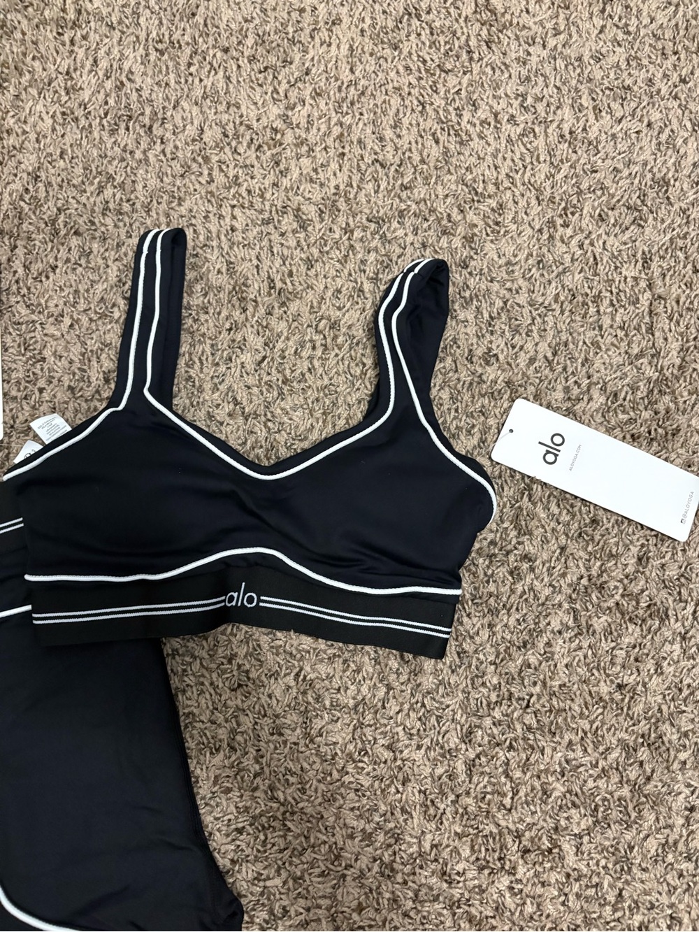 ALO Yoga Black Sports Bra and Leggings Set with White Piping - Picture 3 of 4